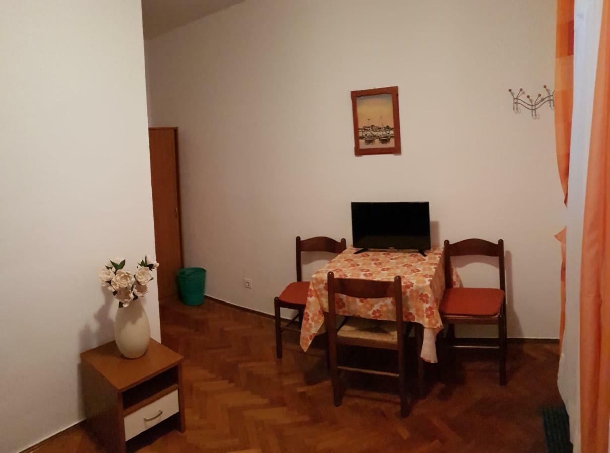 Apartment Muzic 木洛希尼 外观 照片