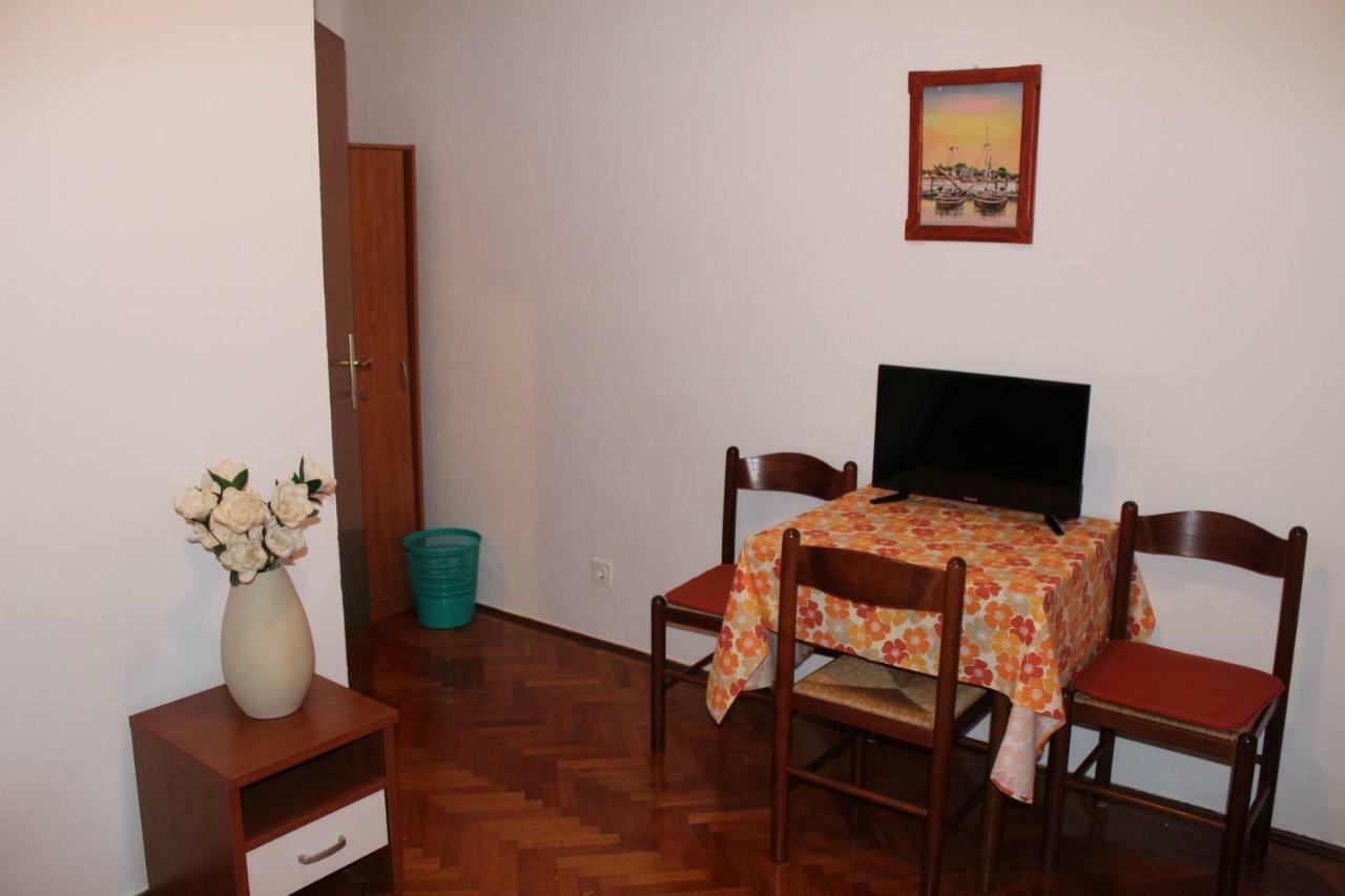 Apartment Muzic 木洛希尼 外观 照片